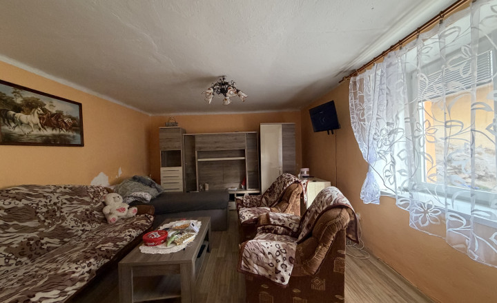 Rodinný dom s 1112 m2 záhradou aj chatou v obci Jelšava-PREDAJ - fotografia 3