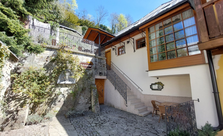 Predaj historickej budovy Nám. sv. Trojice Banská Štiavnica - fotografia 5