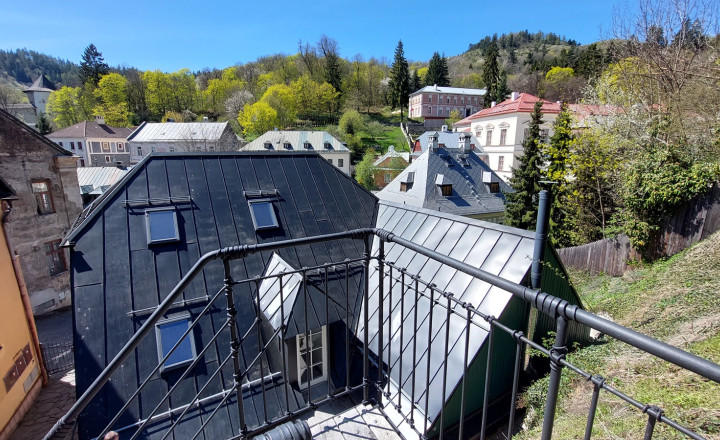 Predaj historickej budovy Nám. sv. Trojice Banská Štiavnica - fotografia 27