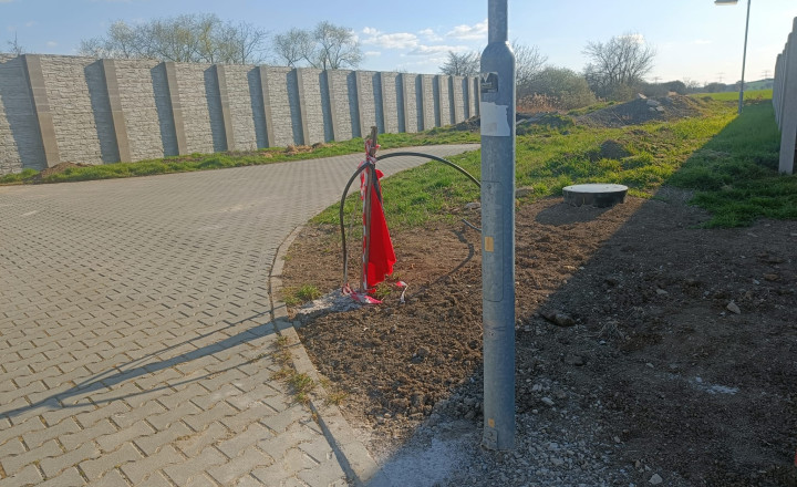 Pozemok 607m2 s hotovými sieťami: Hneď pri Topoľčanoch. 016-14-RAKOa - fotografia 1