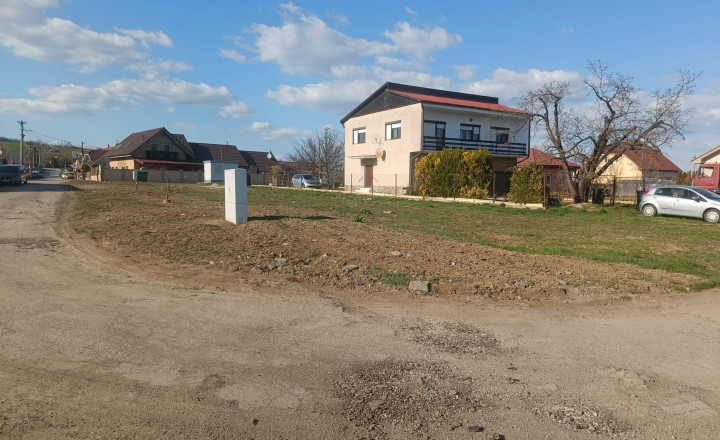 Pozemok 800m2 s hotovými sieťami: Hneď pri Topoľčanoch. 018-14-RAKOa - fotografia 1