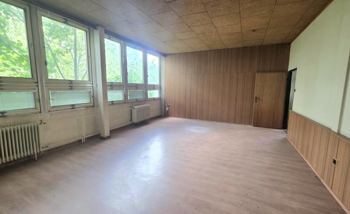 Polyfunkčná budova Považany – investičná príležitosť - fotografia 1