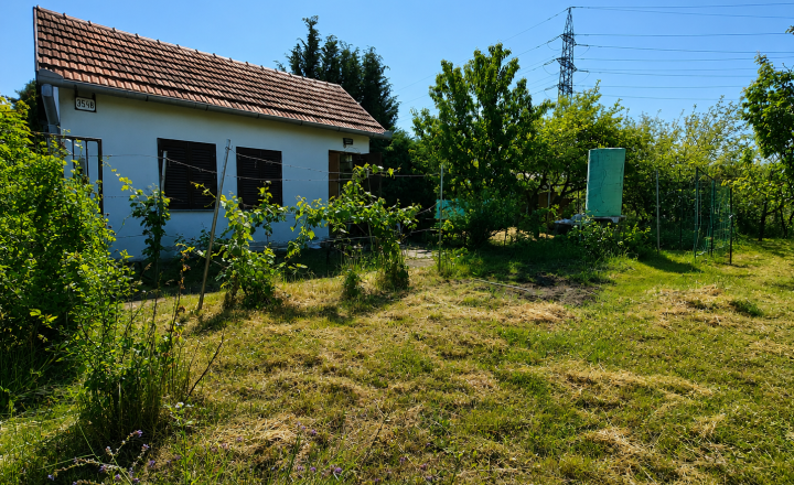 Predaj, záhrada s murovaným domčekom | Levice – Krížny vrch (033-13-SIHA)