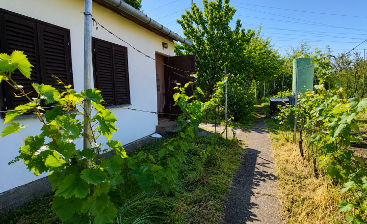 Predaj, záhrada s murovaným domčekom | Levice – Krížny vrch (033-13-SIHA) - fotografia 1