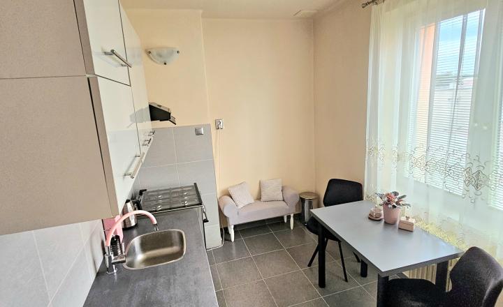 ZREKONŠTRUOVANÝ 2-IZBOVÝ BYT RIMAVSKÁ SOBOTA - NA PREDAJ - fotografia 1