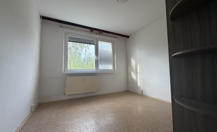 3-izbový byt s balkónom v Rožňave za výhodných 97000,-Eur - fotografia 3