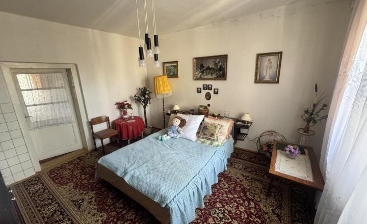 7-izbový rodinný dom, záhrada, garáž, investičná príležitosť - Vinodol - fotografia 16