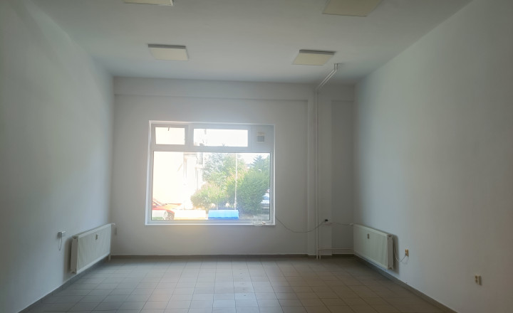 Obchodný priestor 55m² na prenájom, námestie Topoľčany 021-25-RAKO - fotografia 3