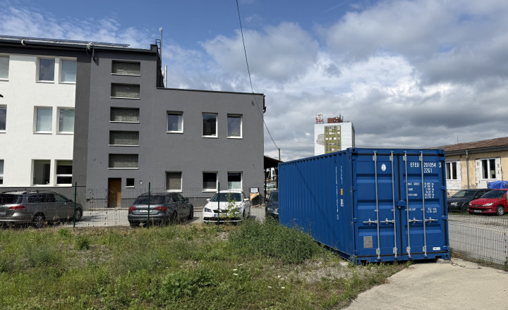 Pozemok s lodným kontajnerom na prenájom