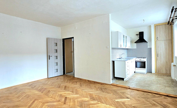 2-IZBOVÝ BYT NA UL.ROŽŇAVSKEJ - NA PREDAJ