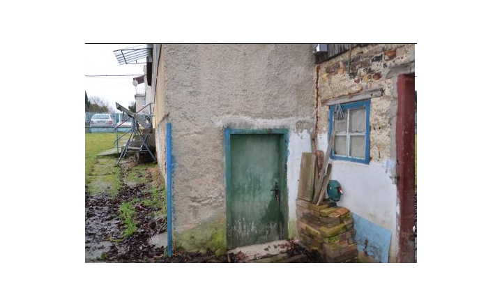 Pozemok s rodinným domom o výmere 3 671 m² v obci Jelenec - fotografia 7