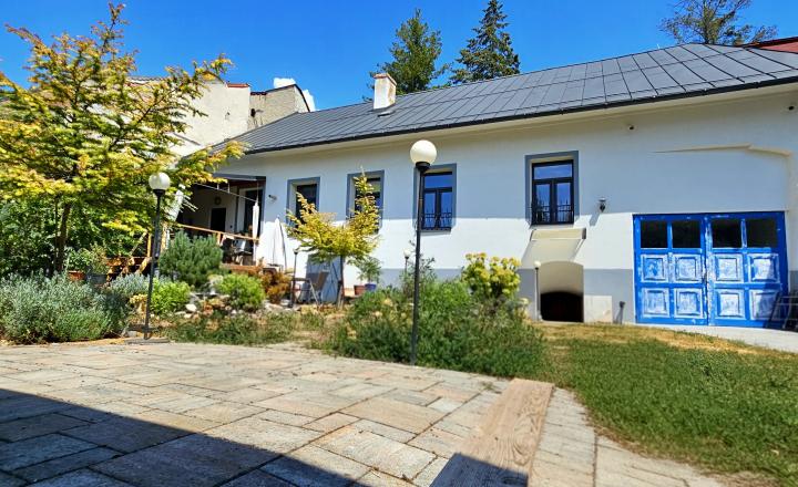 VIDEO - VÝNIMOČNÝ DOM V CENTRE RIMAVSKEJ SOBOTY - NA PREDAJ - fotografia 23