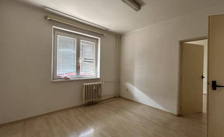 Na predaj 3 izbový byt vo výbornej lokalite, Hnúšťa - fotografia 2