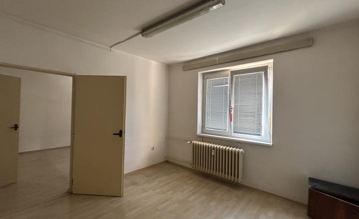 Na predaj 3 izbový byt vo výbornej lokalite, Hnúšťa - fotografia 1