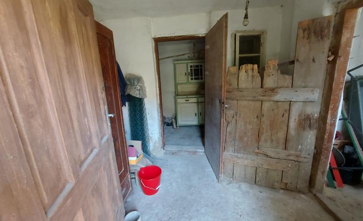 REZERVOVANÉ - Predaj starší rodinný dom - Lukáčovce pri Nitre(253-12-JUF) - fotografia 21