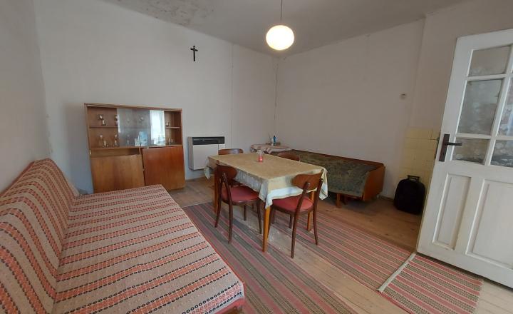 REZERVOVANÉ - Predaj starší rodinný dom - Lukáčovce pri Nitre(253-12-JUF) - fotografia 4