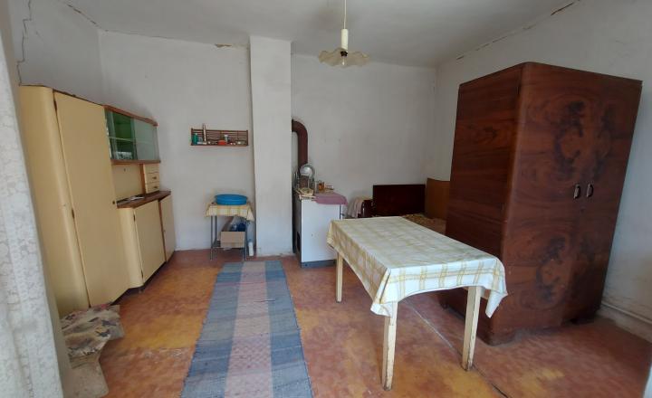 REZERVOVANÉ - Predaj starší rodinný dom - Lukáčovce pri Nitre(253-12-JUF) - fotografia 6