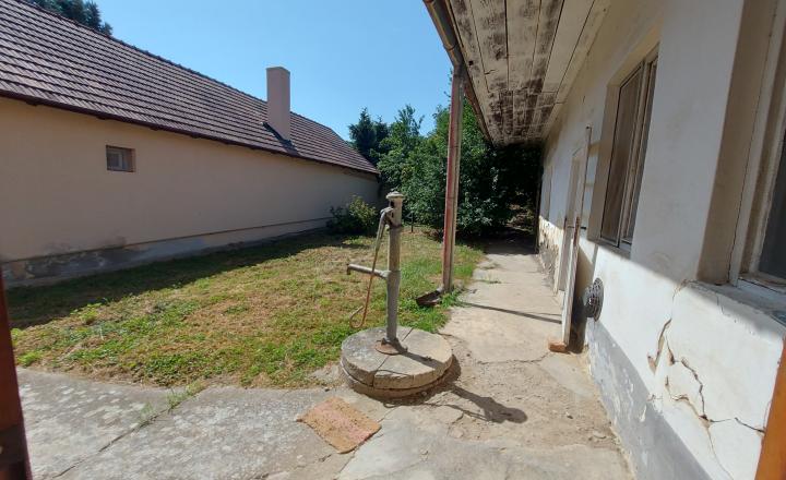 REZERVOVANÉ - Predaj starší rodinný dom - Lukáčovce pri Nitre(253-12-JUF) - fotografia 9
