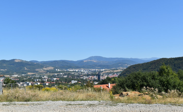 Stavebný pozemok 1208 m2, výhľad na mesto, Banská Bystrica - fotografia 1
