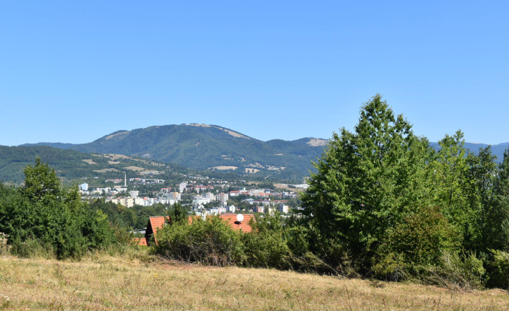Stavebný pozemok 1208 m2, výhľad na mesto, Banská Bystrica