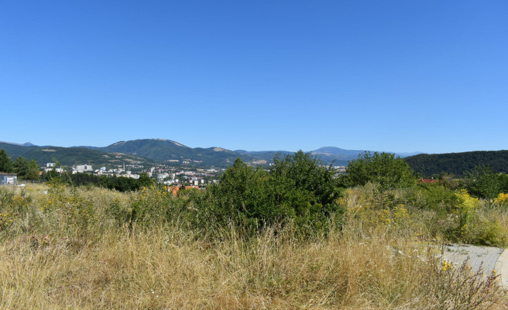 Stavebný pozemok 1208 m2, výhľad na mesto, Banská Bystrica - fotografia 5