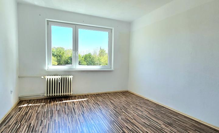 2-IZBOVÝ BYT V RIMAVSKEJ SOBOTE - NA PREDAJ - fotografia 12