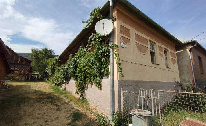 Sedliacky dom so záhradou na predaj-Kotmanová - fotografia 1