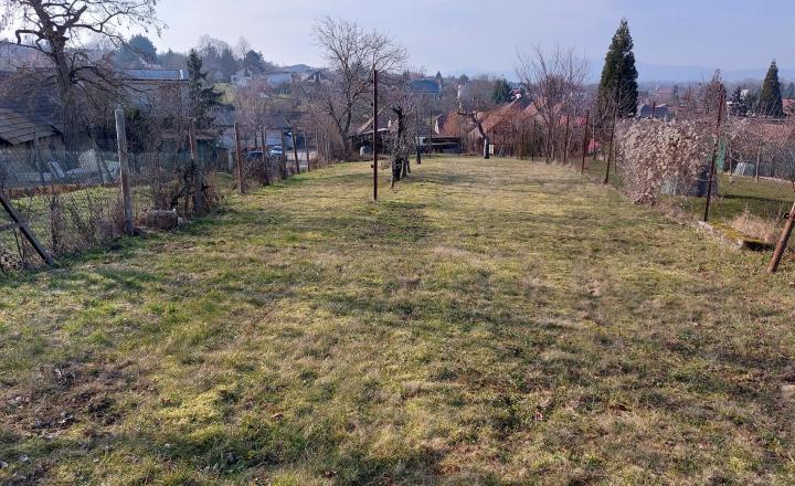 Na predaj stavebný pozemok v obci Urmince  ID 233-14-LUGUE - fotografia 3