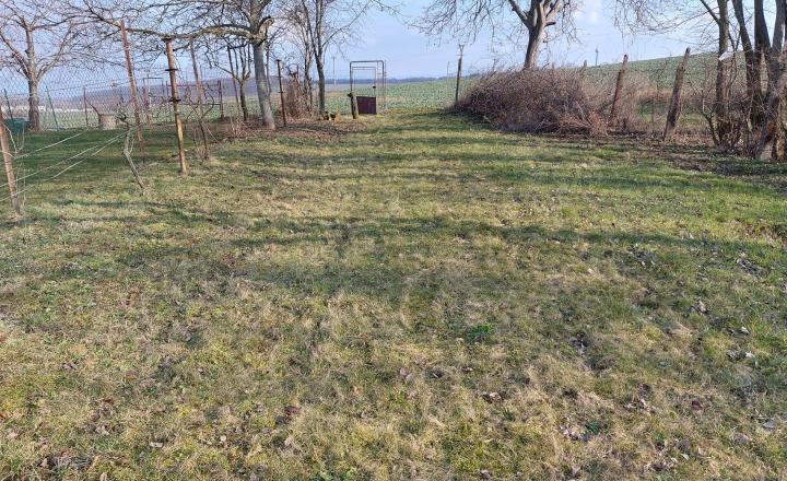 Na predaj stavebný pozemok v obci Urmince  ID 233-14-LUGUE - fotografia 4