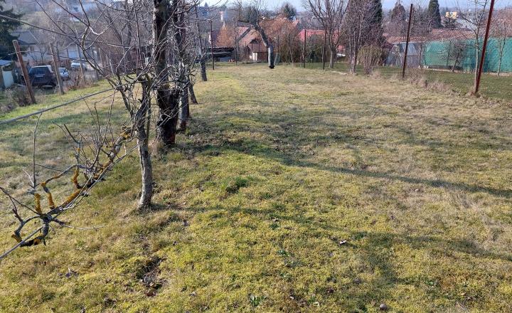 Na predaj stavebný pozemok v obci Urmince  ID 233-14-LUGUE - fotografia 6