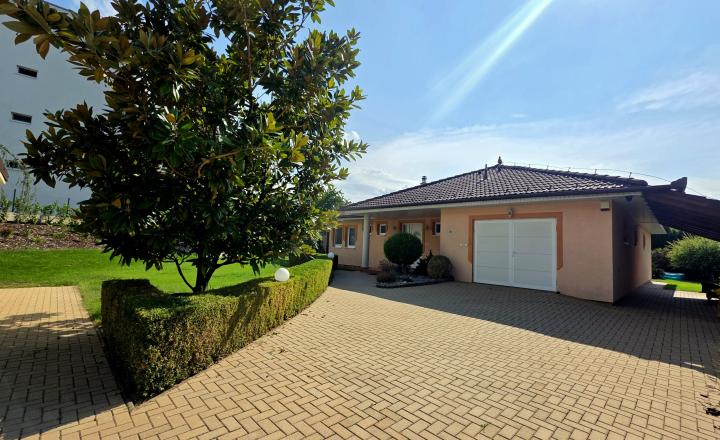 Exkluzívny rodinný dom –  bungalov s uzavretým vstupom