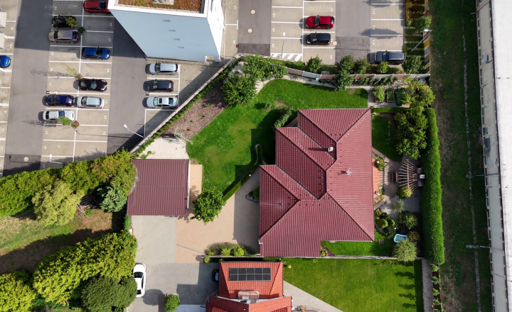 Exkluzívny rodinný dom –  bungalov s uzavretým vstupom - fotografia 3