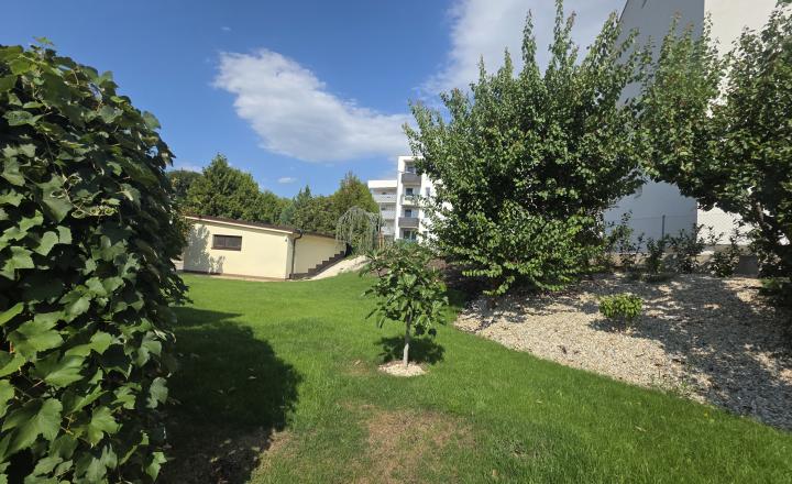 Exkluzívny rodinný dom –  bungalov s uzavretým vstupom - fotografia 27