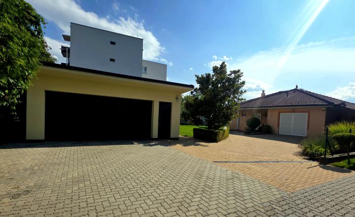 Exkluzívny rodinný dom –  bungalov s uzavretým vstupom - fotografia 30
