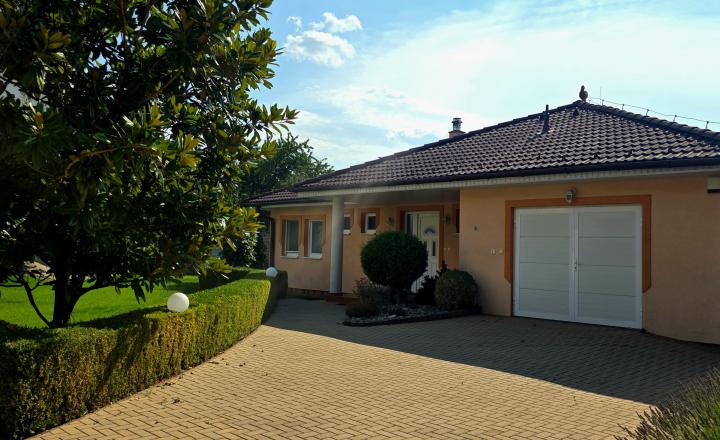 Exkluzívny rodinný dom –  bungalov s uzavretým vstupom - fotografia 31
