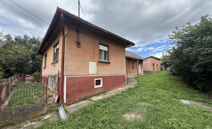 Rodinný dom v Ľubotíne s veľkým pozemkom na predaj - fotografia 1