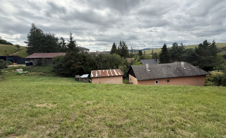 Rodinný dom v Ľubotíne s veľkým pozemkom na predaj - fotografia 5