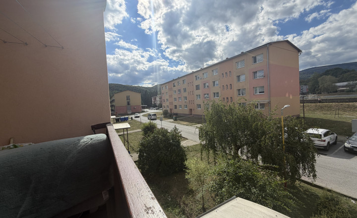 3-izbový byt s balkónom v Slavošovciach Výhodne na PREDAJ - fotografia 11