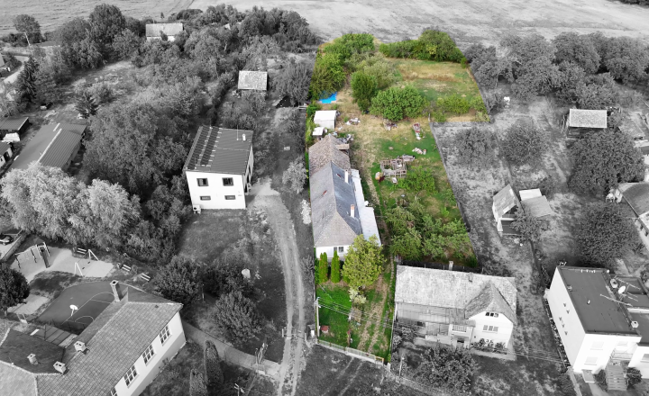 VIDEO- DOM SO ZÁHRADOU 3147m² V ZACHAROVCIACH - NA PREDAJ