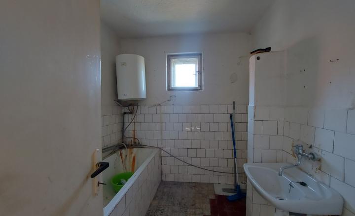 Predaj starší rodinný dom Vráble, 1034m2, NR (107-12-ERF) - fotografia 10