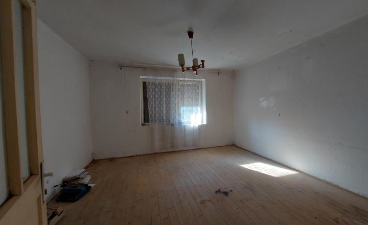 Predaj starší rodinný dom Vráble, 1034m2, NR (107-12-ERF) - fotografia 7