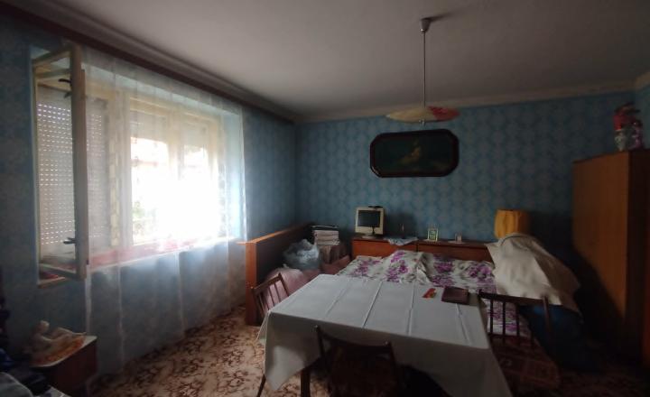 Na predaj rodinný dom s veľkým pozemkom v obci Nemčiňany - fotografia 1