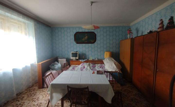 Na predaj rodinný dom s veľkým pozemkom v obci Nemčiňany - fotografia 5