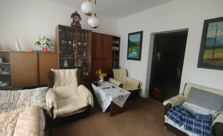 Na predaj rodinný dom s veľkým pozemkom v obci Nemčiňany - fotografia 7