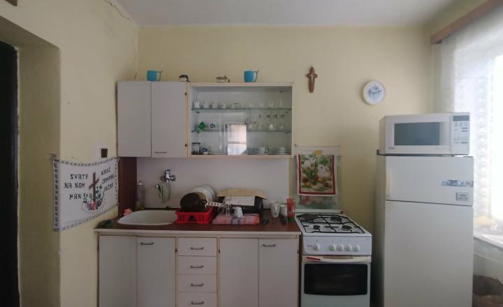 Na predaj rodinný dom s veľkým pozemkom v obci Nemčiňany - fotografia 8