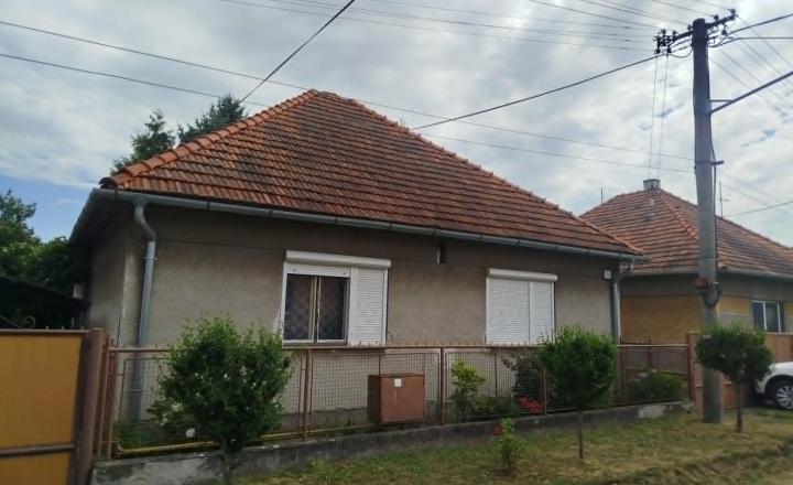 Na predaj rodinný dom s veľkým pozemkom v obci Nemčiňany - fotografia 13