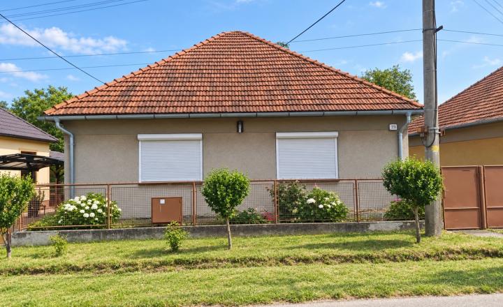 Na predaj rodinný dom s veľkým pozemkom v obci Nemčiňany