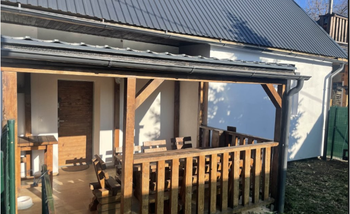 Predaj, zabehnutý apartmánový dom, Počúvadlo (  039-12-ZOLA)