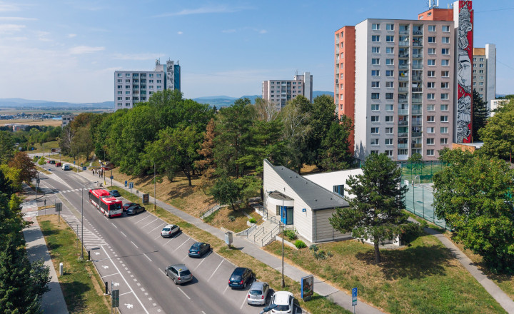 Prenájom exkluzívnych obchodno-kancelárskych priestorov - fotografia 1