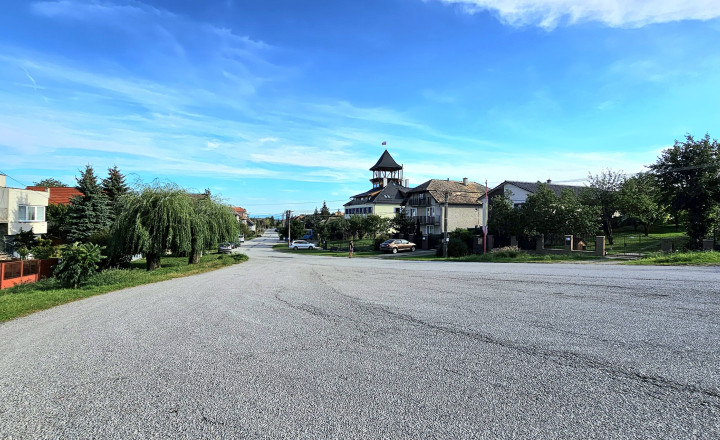 VIDEO- DOM SO ZÁHRADOU 3147m² V ZACHAROVCIACH - NA PREDAJ - fotografia 39